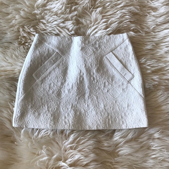 Topshop Dresses & Skirts - TOPSHOP WHTE MINI SKIRT!